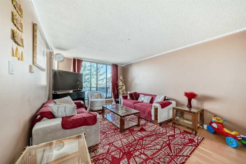 623-30 Mchugh Court Ne, Calgary, AB - Indoor Photo Showing Living Room