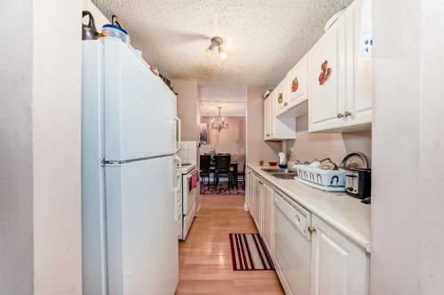 623-30 Mchugh Court Ne, Calgary, AB - Indoor Photo Showing Kitchen