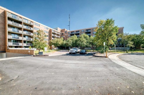 623-30 Mchugh Court Ne, Calgary, AB - Outdoor With Facade