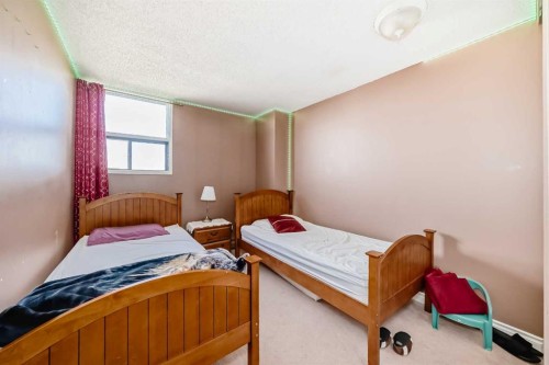 623-30 Mchugh Court Ne, Calgary, AB - Indoor Photo Showing Bedroom