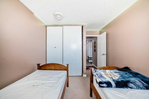 623-30 Mchugh Court Ne, Calgary, AB - Indoor Photo Showing Bedroom