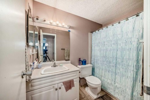 623-30 Mchugh Court Ne, Calgary, AB - Indoor Photo Showing Bathroom