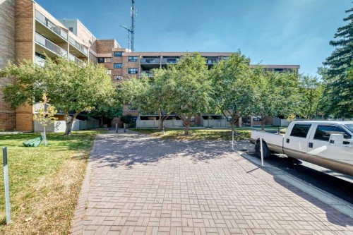 623-30 Mchugh Court Ne, Calgary, AB - Outdoor