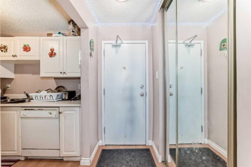 623-30 Mchugh Court Ne, Calgary, AB - Indoor