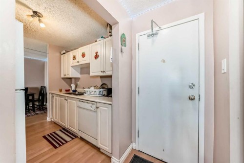 623-30 Mchugh Court Ne, Calgary, AB - Indoor Photo Showing Kitchen