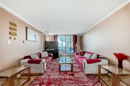 623-30 Mchugh Court Ne, Calgary, AB - Indoor Photo Showing Living Room