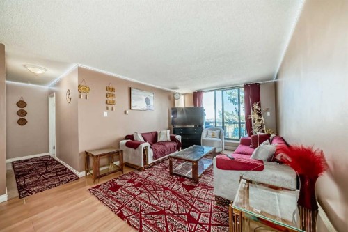 623-30 Mchugh Court Ne, Calgary, AB - Indoor Photo Showing Living Room
