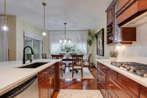 142 Discovery Ridge Boulevard Sw, Calgary, AB - Indoor Photo Showing Kitchen With Upgraded Kitchen