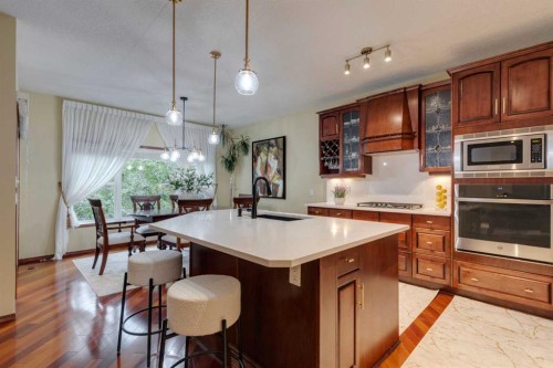 142 Discovery Ridge Boulevard Sw, Calgary, AB - Indoor Photo Showing Kitchen With Upgraded Kitchen