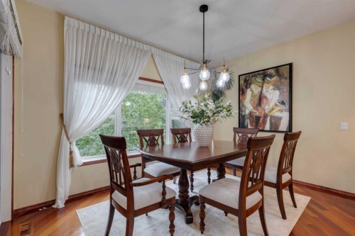 142 Discovery Ridge Boulevard Sw, Calgary, AB - Indoor Photo Showing Dining Room