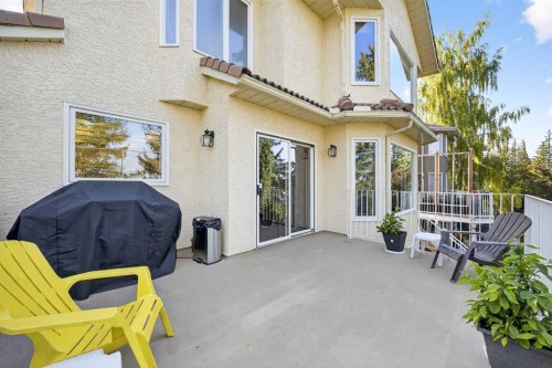 1360 Shawnee Road Sw, Calgary, AB - Outdoor With Exterior