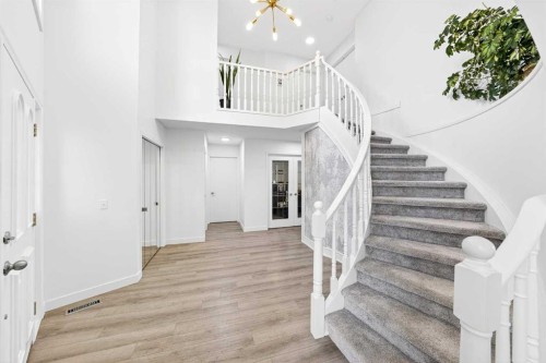 1360 Shawnee Road Sw, Calgary, AB - Indoor Photo Showing Other Room