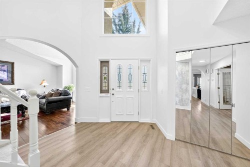 1360 Shawnee Road Sw, Calgary, AB - Indoor Photo Showing Other Room