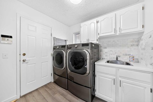 1360 Shawnee Road Sw, Calgary, AB - Indoor Photo Showing Laundry Room