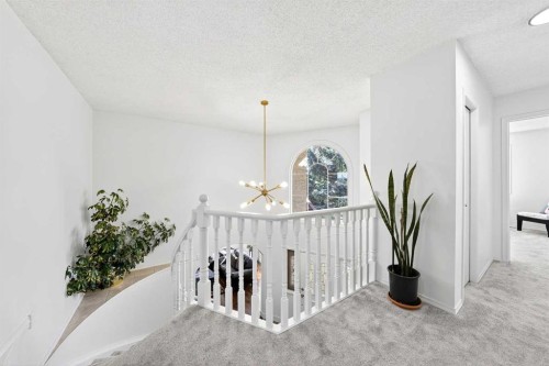 1360 Shawnee Road Sw, Calgary, AB - Indoor Photo Showing Other Room