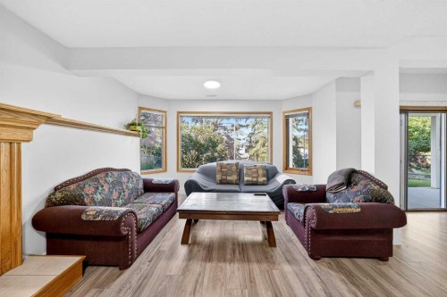1360 Shawnee Road Sw, Calgary, AB - Indoor Photo Showing Living Room