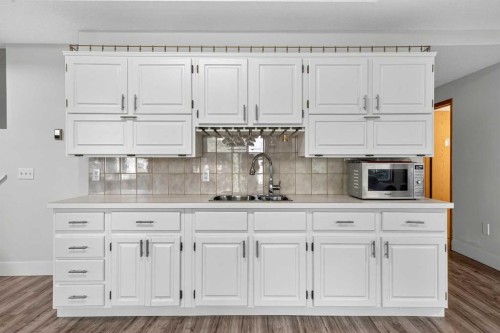 1360 Shawnee Road Sw, Calgary, AB - Indoor Photo Showing Kitchen With Double Sink