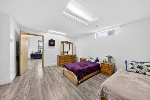 1360 Shawnee Road Sw, Calgary, AB - Indoor Photo Showing Bedroom