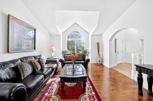 1360 Shawnee Road Sw, Calgary, AB - Indoor Photo Showing Living Room