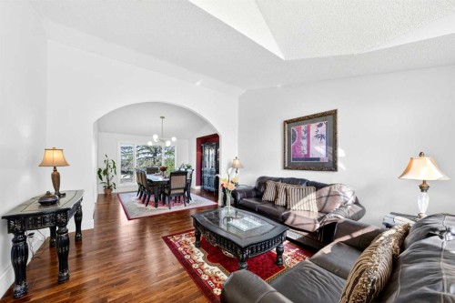 1360 Shawnee Road Sw, Calgary, AB - Indoor Photo Showing Living Room