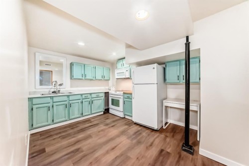 2443 Fir Drive Se, Calgary, AB - Indoor Photo Showing Kitchen