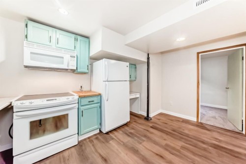 2443 Fir Drive Se, Calgary, AB - Indoor Photo Showing Kitchen