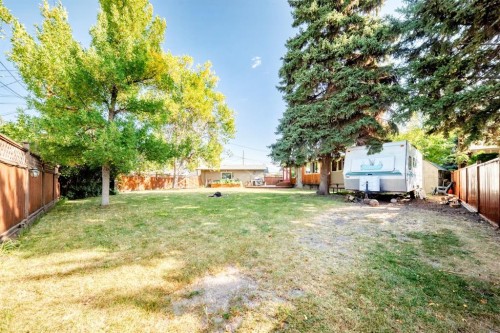 2443 Fir Drive Se, Calgary, AB - Outdoor