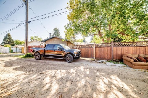 2443 Fir Drive Se, Calgary, AB - Outdoor