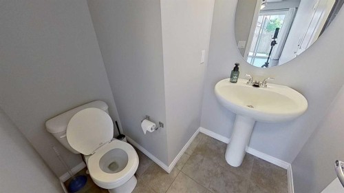 63 Elgin Meadows Park Se, Calgary, AB - Indoor Photo Showing Bathroom