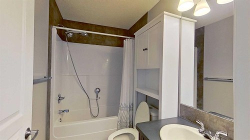 63 Elgin Meadows Park Se, Calgary, AB - Indoor Photo Showing Bathroom