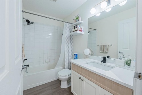 1217-1140 Taradale Drive Ne, Calgary, AB - Indoor Photo Showing Bathroom