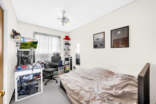 4 Fallingworth Bay Ne, Calgary, AB - Indoor Photo Showing Bedroom