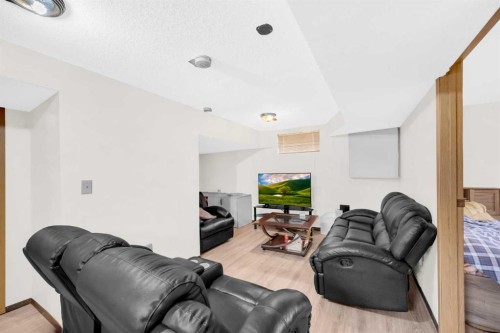 4 Fallingworth Bay Ne, Calgary, AB - Indoor