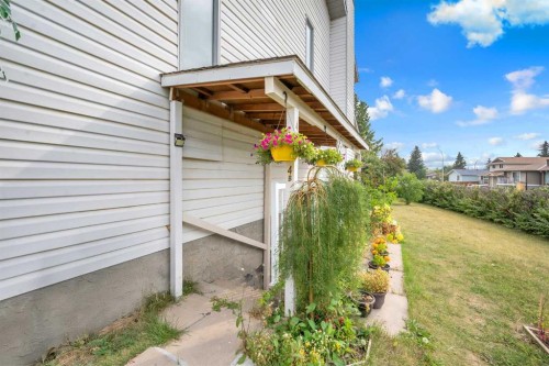 4 Fallingworth Bay Ne, Calgary, AB - Outdoor With Exterior
