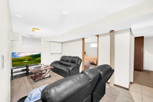 4 Fallingworth Bay Ne, Calgary, AB - Indoor