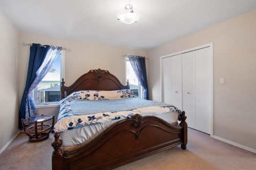 40 Douglas Close, Penhold, AB - Indoor Photo Showing Bedroom