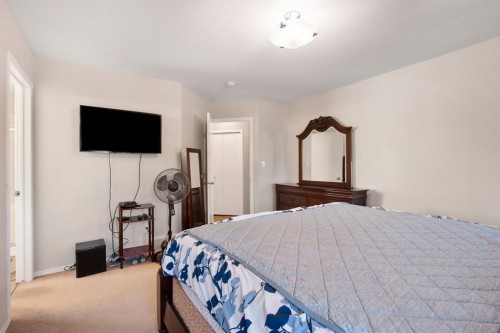 40 Douglas Close, Penhold, AB - Indoor Photo Showing Bedroom