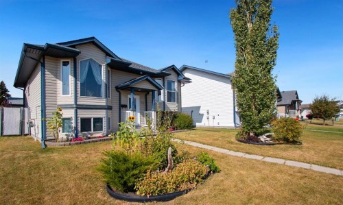 40 Douglas Close, Penhold, AB - Outdoor With Facade