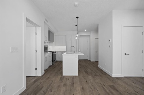 204-8370 Broadcast Avenue Sw, Calgary, AB - Indoor Photo Showing Kitchen