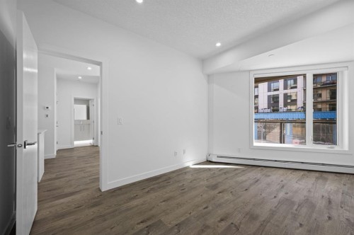 204-8370 Broadcast Avenue Sw, Calgary, AB - Indoor Photo Showing Other Room