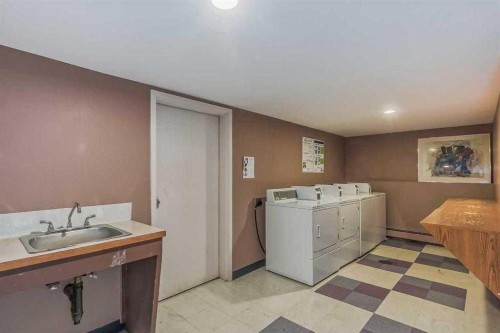 305-1829 11 Avenue Sw, Calgary, AB - Indoor Photo Showing Laundry Room