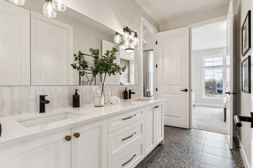 211 Calais Drive Sw, Calgary, AB - Indoor Photo Showing Bathroom