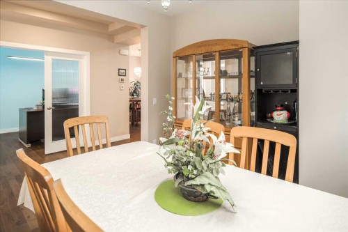 767 Shawnee Drive Sw, Calgary, AB - Indoor Photo Showing Dining Room
