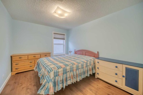 767 Shawnee Drive Sw, Calgary, AB - Indoor Photo Showing Bedroom