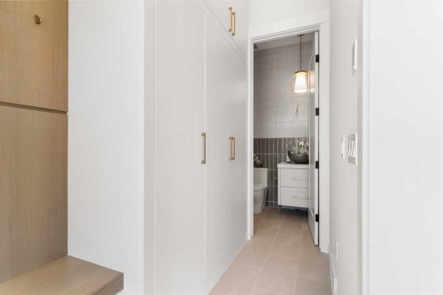 1425 44 Street Sw, Calgary, AB - Indoor Photo Showing Other Room