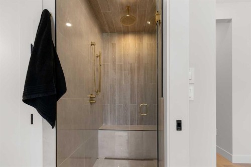 1425 44 Street Sw, Calgary, AB - Indoor