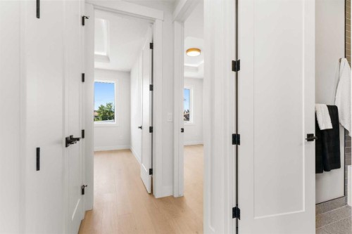 1425 44 Street Sw, Calgary, AB - Indoor Photo Showing Other Room