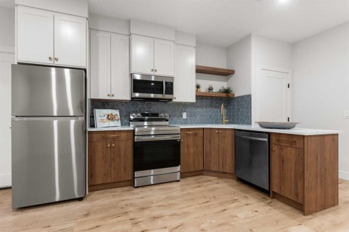 1425 44 Street Sw, Calgary, AB - Indoor Photo Showing Kitchen