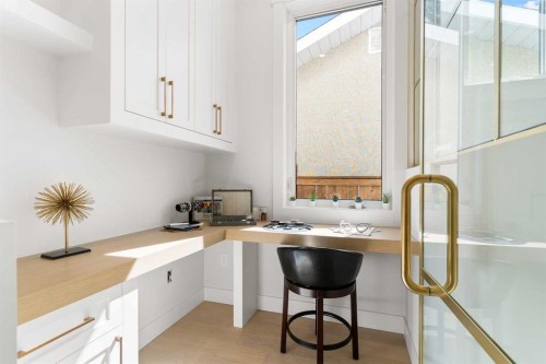 1425 44 Street Sw, Calgary, AB - Indoor Photo Showing Kitchen