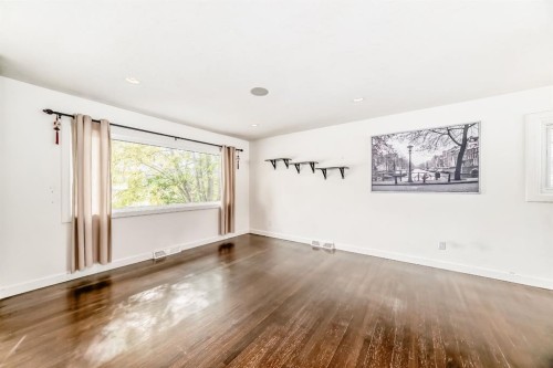 4139 Bowlen Street Nw, Calgary, AB - Indoor Photo Showing Other Room